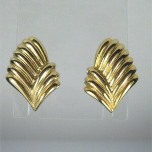 Gold Tone Clip On Earrings Leaf Design Scalloped Edges Vintage 1980